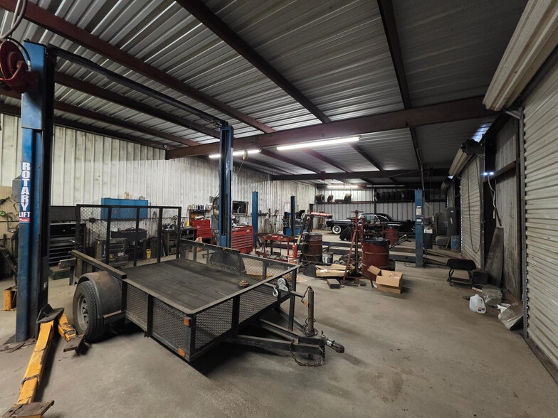 More Photos Of 1440 Gulfway Dr, Winnie Showroom For Sale