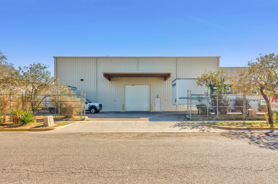More Photos Of 9010 Mayflower Ave, El Paso Warehouse For Sale