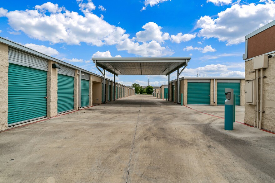 More Photos Of 5141 Cromwell Dr, Kyle Self Storage For Lease