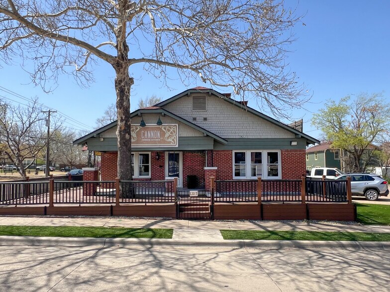 More Photos Of 304 W Cannon St, Fort Worth Restaurant For Sale