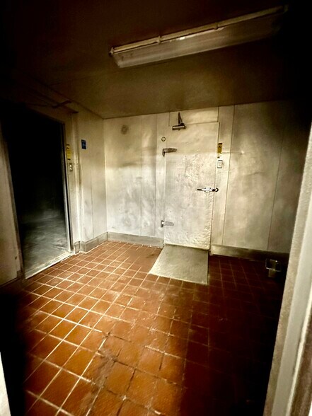 More Photos Of 18902 Northline Rd, Southgate Fast Food For Sale