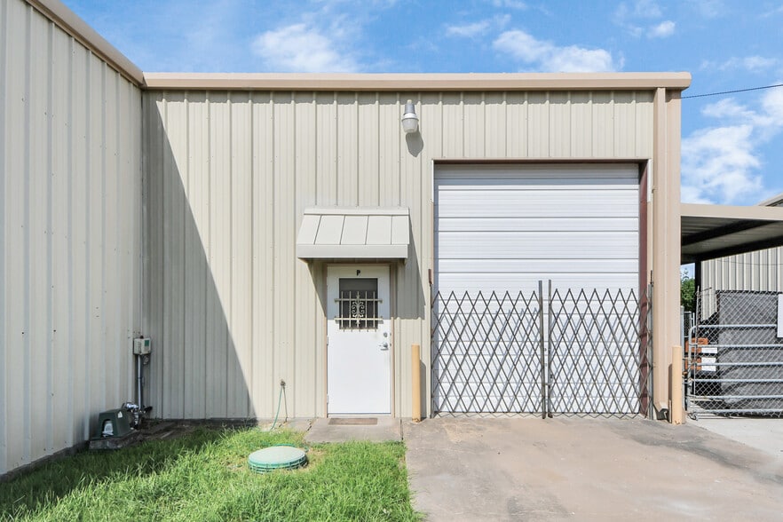 More Photos Of 1027 Aldine Bender Rd, Houston Warehouse For Lease