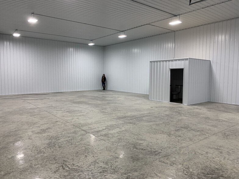 More Photos Of 710 6th St NW, Maple Lake Warehouse For Lease
