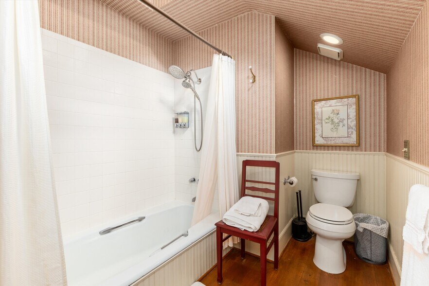More Photos Of 200 Rose St, Georgetown Hospitality For Sale