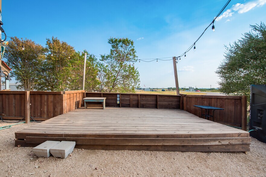 More Photos Of 5812 N Interstate 35, Denton Restaurant For Lease