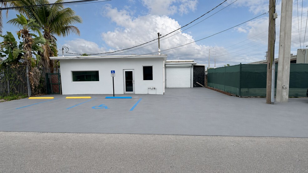 Primary Photo Of 1420 NE 131st St, North Miami Service For Lease