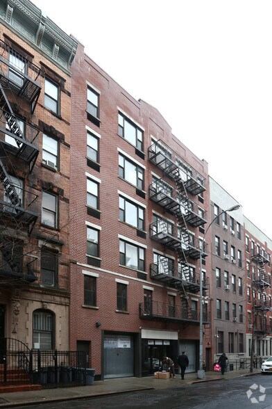More Photos Of 410-412 W 48th St, New York Apartments For Lease