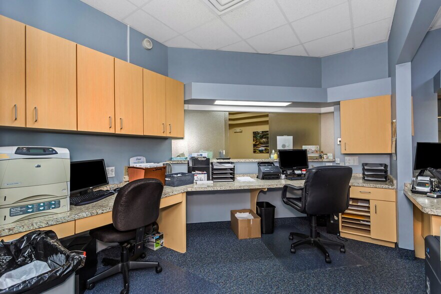 More Photos Of 7641 66th St N, Pinellas Park Medical For Sale