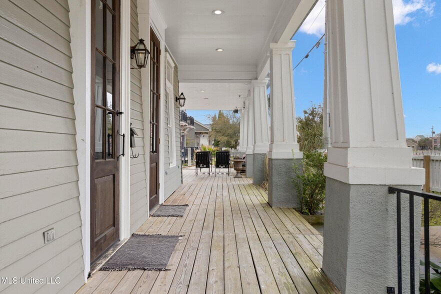 More Photos Of 647 Howard Ave, Biloxi Office Residential For Sale
