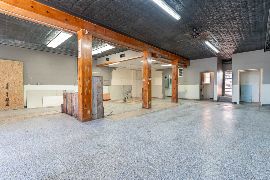 More Photos Of 3828 Broadway Blvd, Kansas City Office For Sale