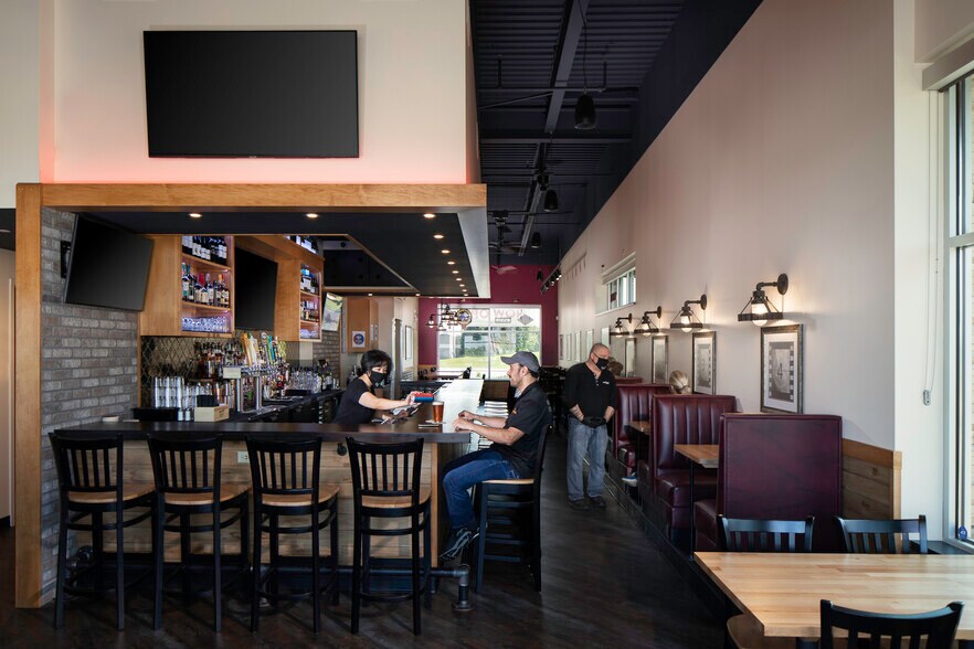 More Photos Of 7114 Otter Lake Rd, Lino Lakes Storefront For Lease