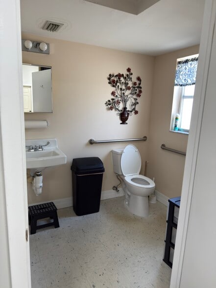More Photos Of 3762 Tamiami Trl, Port Charlotte Freestanding For Lease