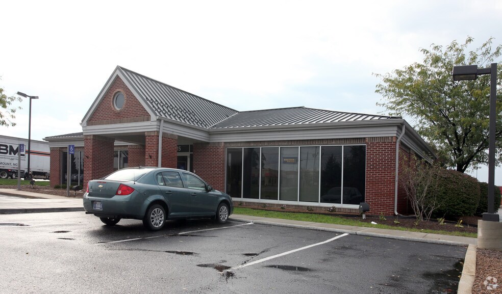 More Photos Of 3175 W 3rd St, Bloomington Unknown For Lease