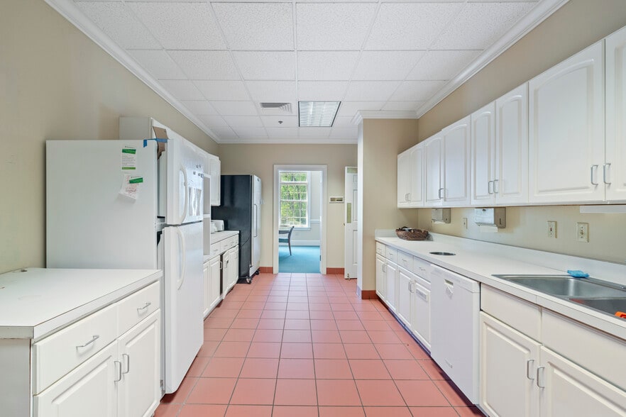 More Photos Of 1801 Richards Rd, Toledo Office For Sale