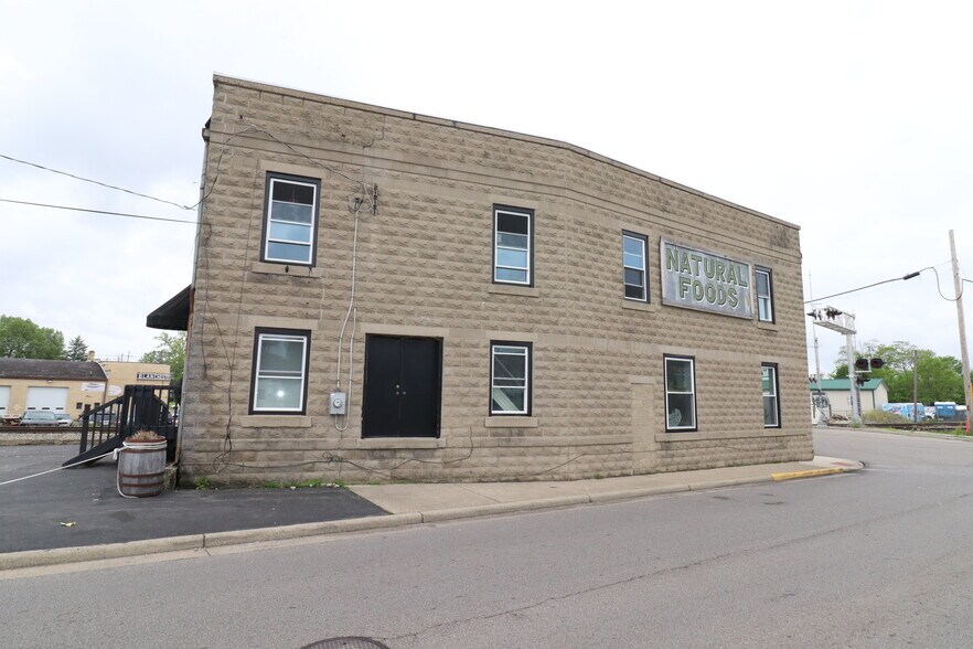 More Photos Of 139 S Broadway St, Blanchester Storefront Retail Residential For Sale