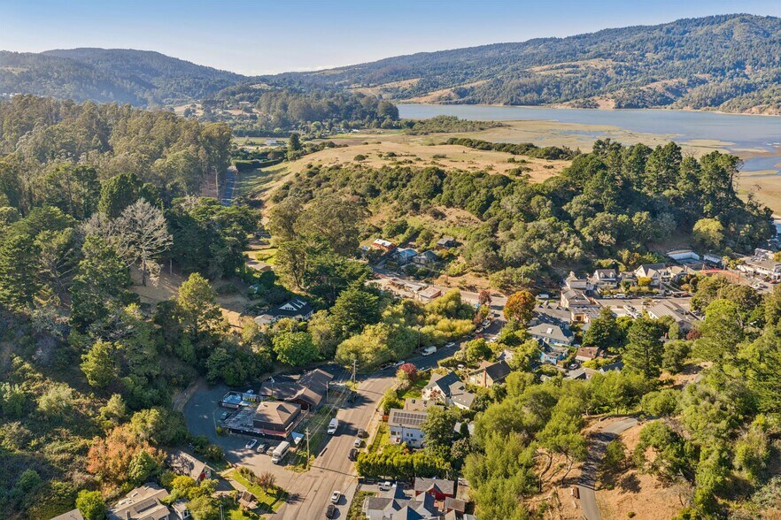 More Photos Of 16-22 Brighton Avenue, Bolinas General Retail For Sale