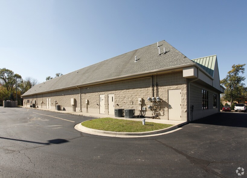 More Photos Of 22180 Pontiac Trl, South Lyon Office For Lease