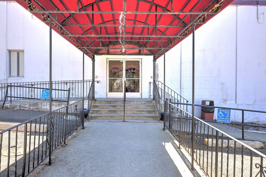 More Photos Of 560 Woodward Ave, New Haven Flex For Sale