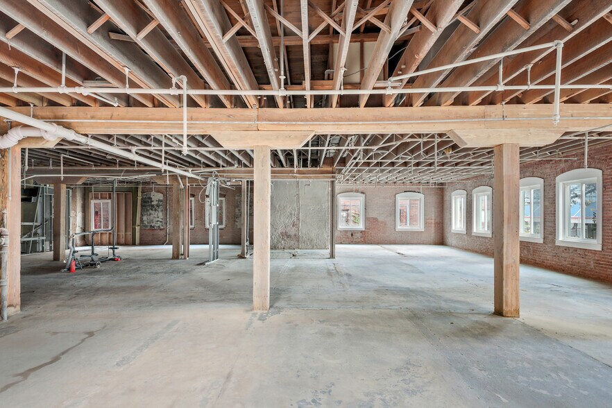 More Photos Of 410 Archibald St, Kansas City Storefront Retail Office For Sale