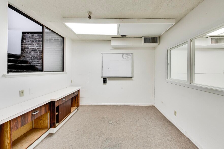 More Photos Of 667 Clay St, San Francisco Office Residential For Lease