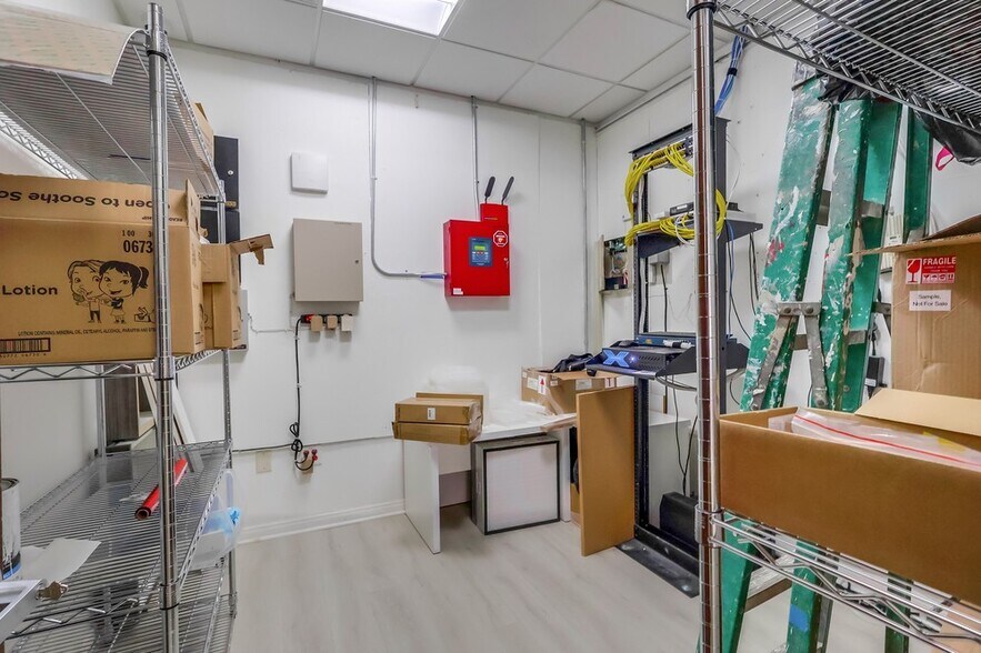 More Photos Of 5947-5951 Variel Ave, Woodland Hills Office For Sale