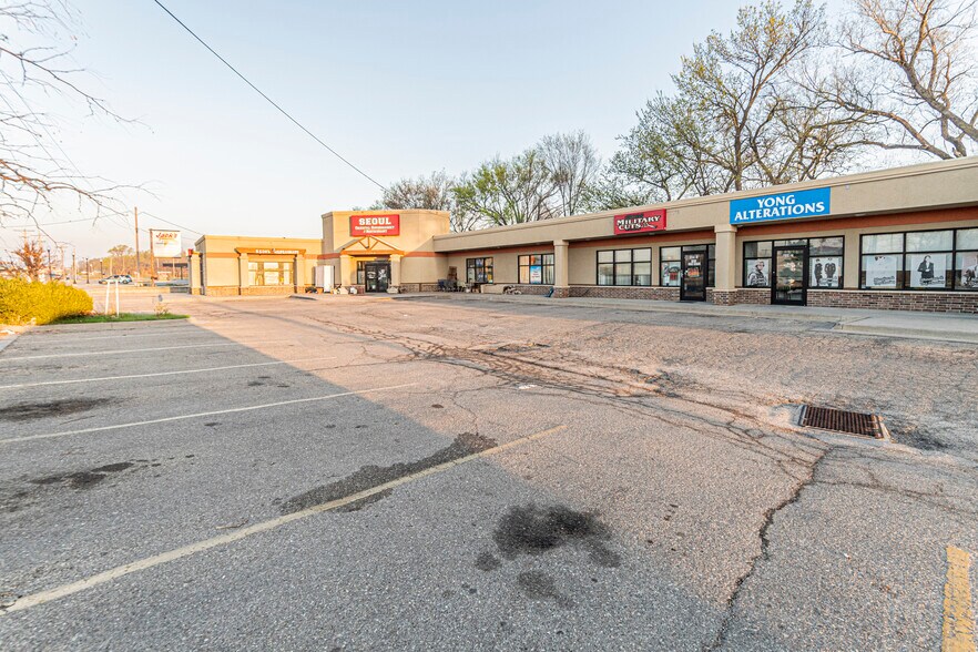 More Photos Of 204 E Grant Ave, Junction City Storefront For Sale