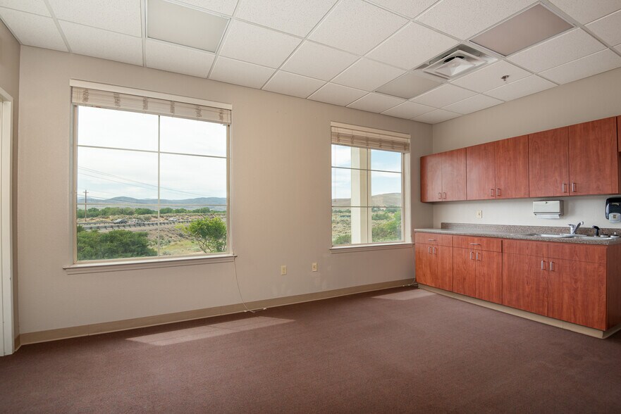 More Photos Of 5 Pine Cone Rd, Dayton Office For Sale