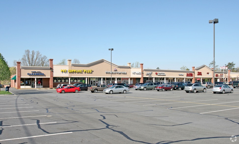 More Photos Of 2802-2894 Reynolda Rd, Winston-Salem Unknown For Lease