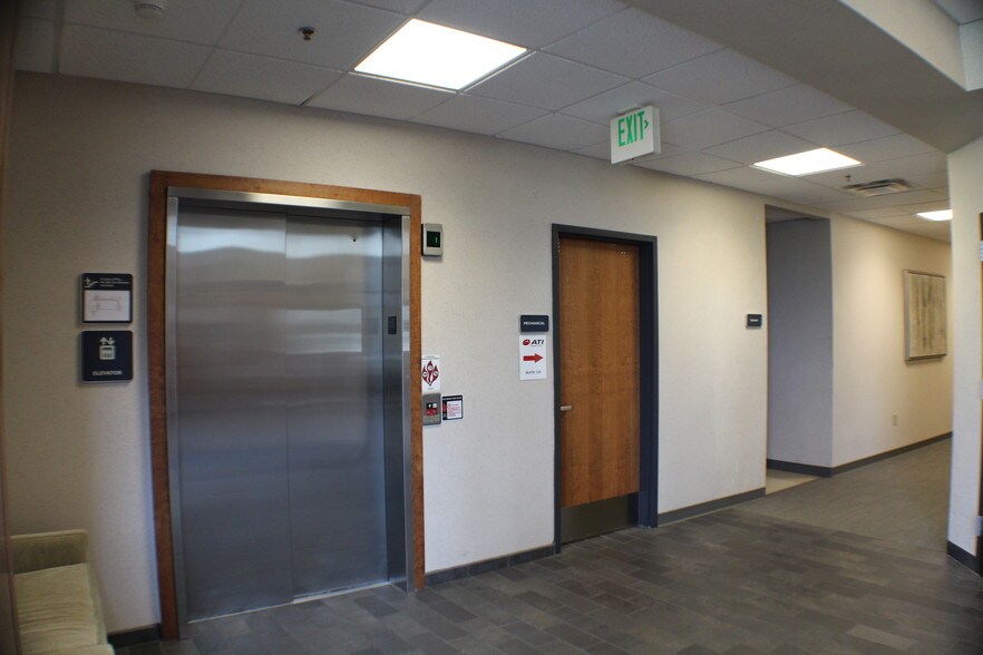 More Photos Of 6920 Gatwick Dr, Indianapolis Medical For Lease