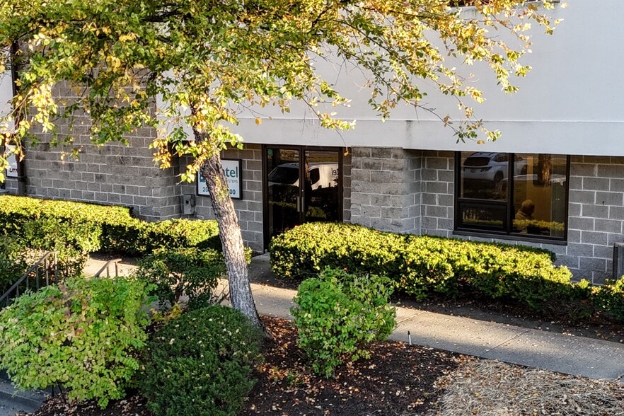 More Photos Of 230 West Parkway, Pompton Plains Flex For Sale