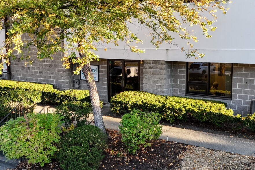 More Photos Of 230 West Parkway, Pompton Plains Flex For Sale