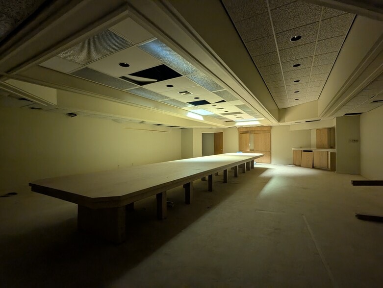 More Photos Of 715 Orleans St, Beaumont Office For Sale