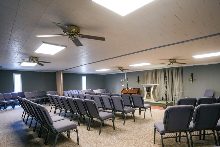 More Photos Of 627 Gum St, Mooresville Funeral Home For Lease