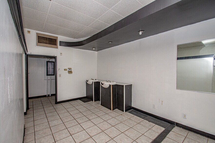 More Photos Of 2333 Catalpa Dr, Dayton Freestanding For Lease