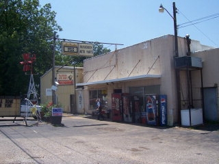 Primary Photo Of 1510 Pioneer Rd, Henry Auto Repair For Sale