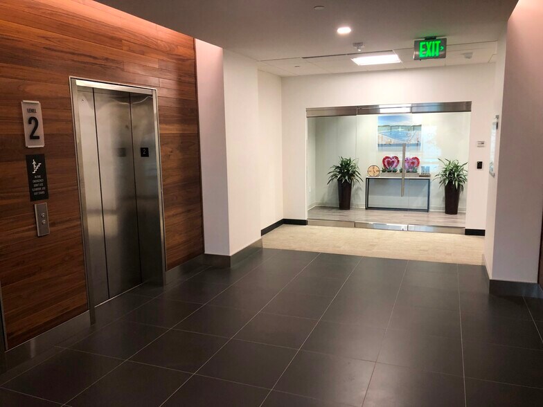 More Photos Of 5049 Edwards Ranch Rd, Fort Worth Coworking Space