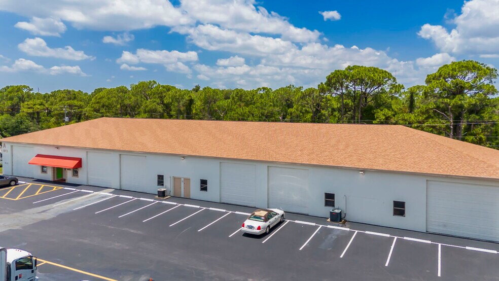 More Photos Of 1013 SE Holbrook Ct, Port Saint Lucie Warehouse For Sale
