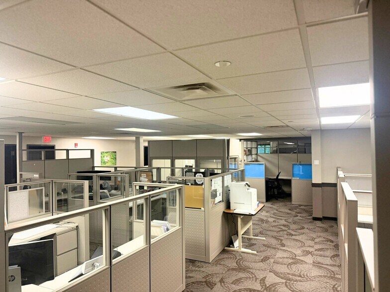 More Photos Of 3801 E Sunshine St, Springfield Office For Sale
