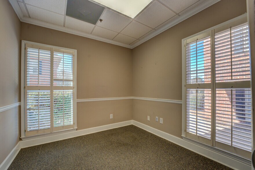More Photos Of 1806 Over Lake Dr SE, Conyers Office For Sale