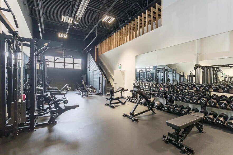 More Photos Of 34100 S Fraser Way, Abbotsford Distribution For Sale