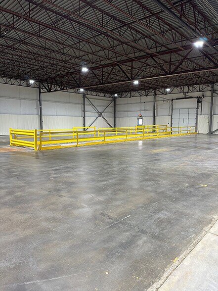 More Photos Of 6601 Midland Industrial Dr, Shelbyville Distribution For Lease
