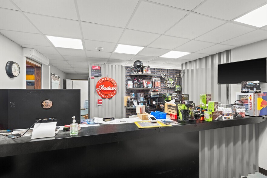 More Photos Of 522 6th St, Racine General Retail For Sale