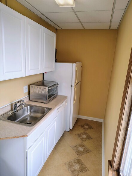 More Photos Of 1337 Virginia St, Charleston Office For Sale
