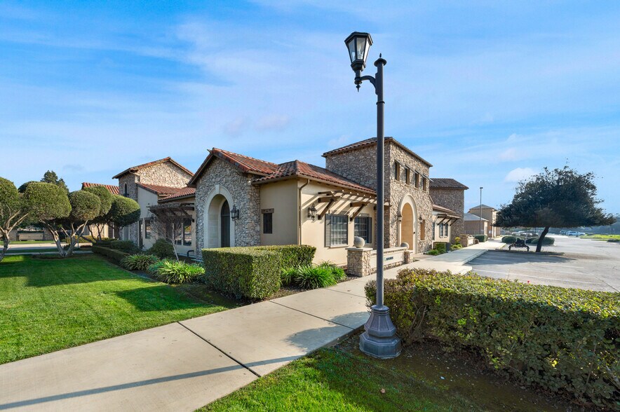 More Photos Of 209 E Caldwell Ave, Visalia Medical For Sale