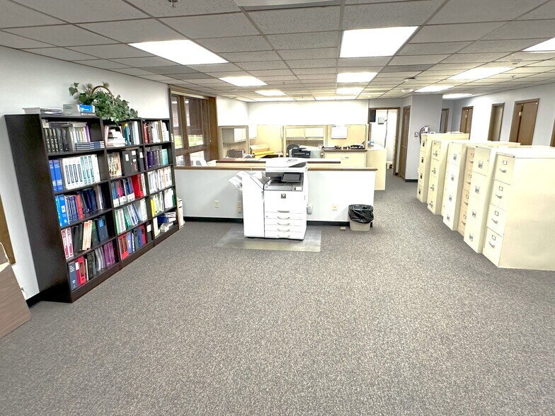 More Photos Of 2202 Harlem Rd, Loves Park Office For Sale