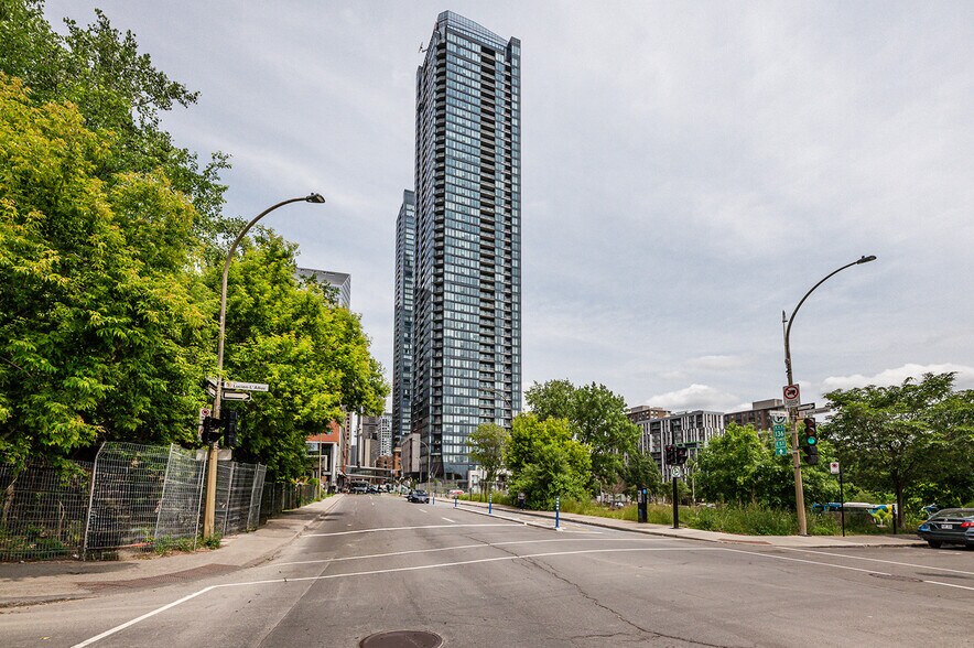 More Photos Of 1268 Rue Saint-Antoine O, Montréal Apartments For Sale
