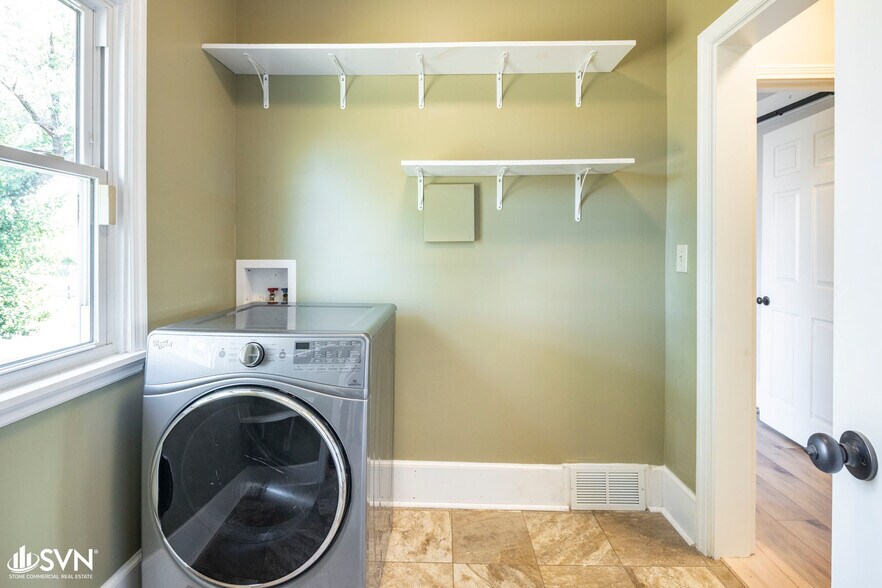 More Photos Of 2761 Lexington Rd, Richmond Office For Lease