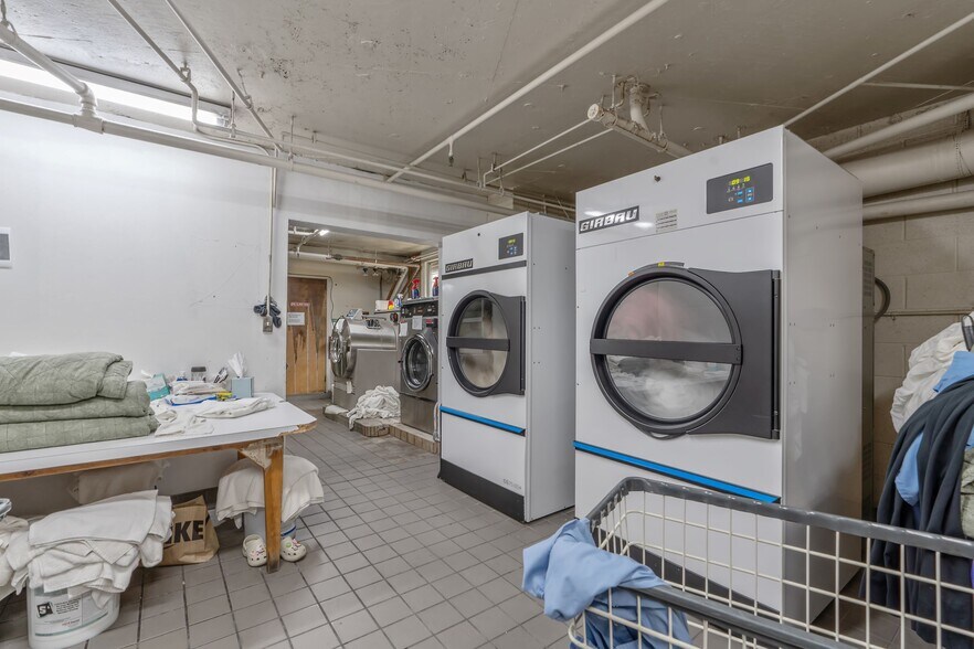 More Photos Of 2904 Washington Blvd, Marina Del Rey Hotel For Sale