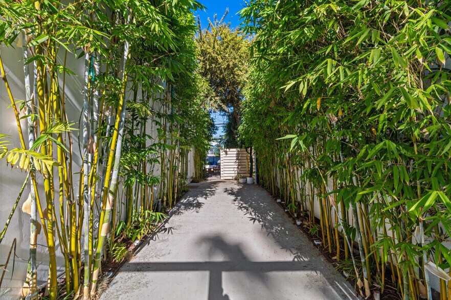 More Photos Of 1423 Abbot Kinney Blvd, Venice General Retail For Sale