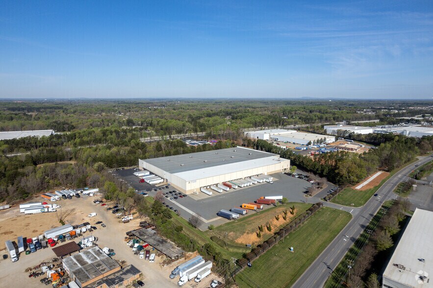 More Photos Of 7224 Statesville Rd, Charlotte Unknown For Lease